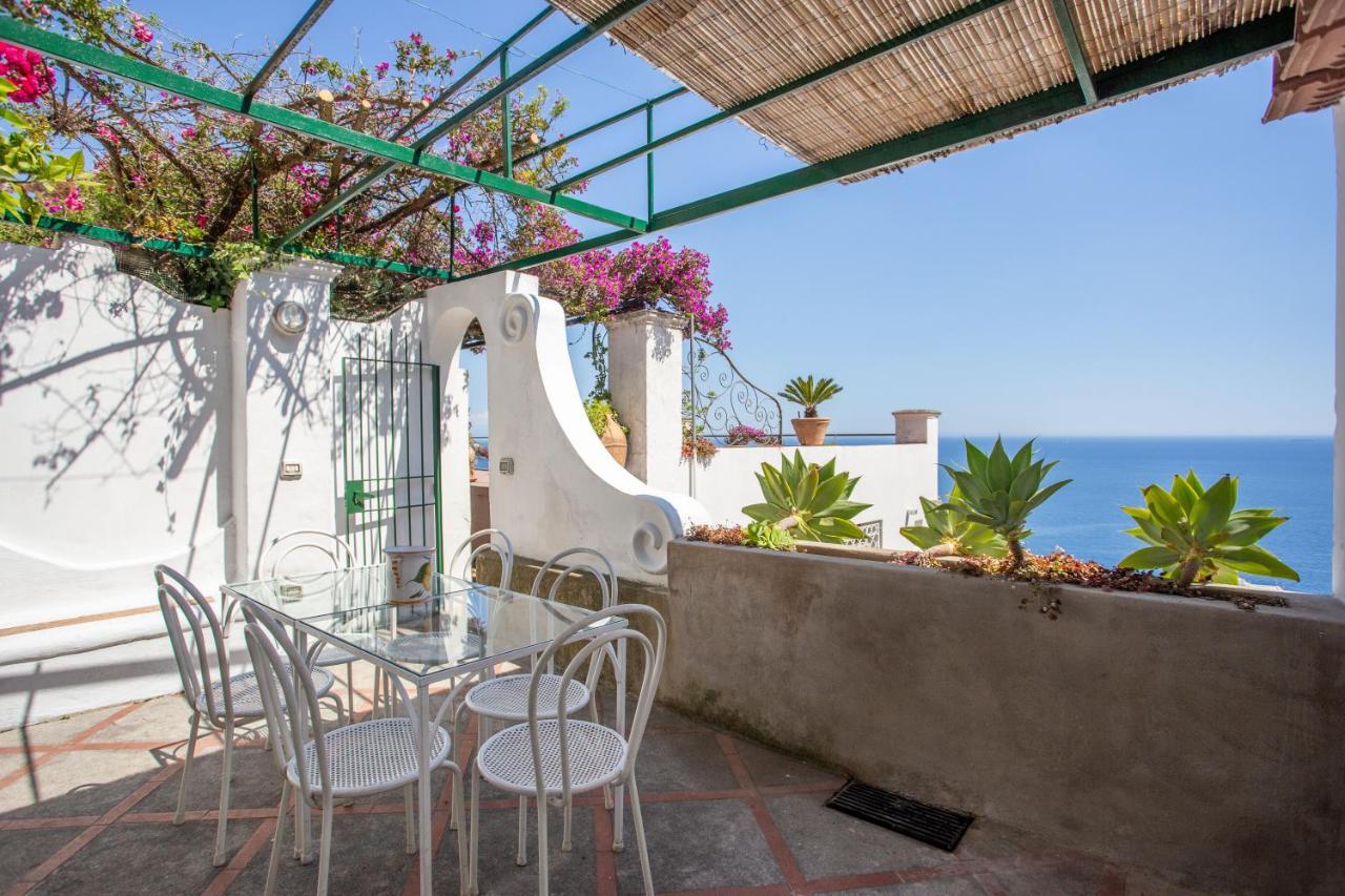 Vila Il Pettirosso In Positano Exteriér fotografie